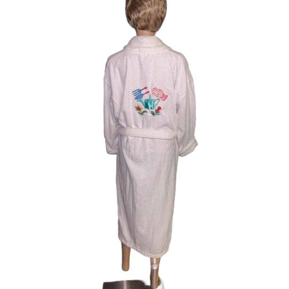 Aegan International ~ One Size ~ White ~ Embroidery Flowers/Gloves ~ Robe ~ New
